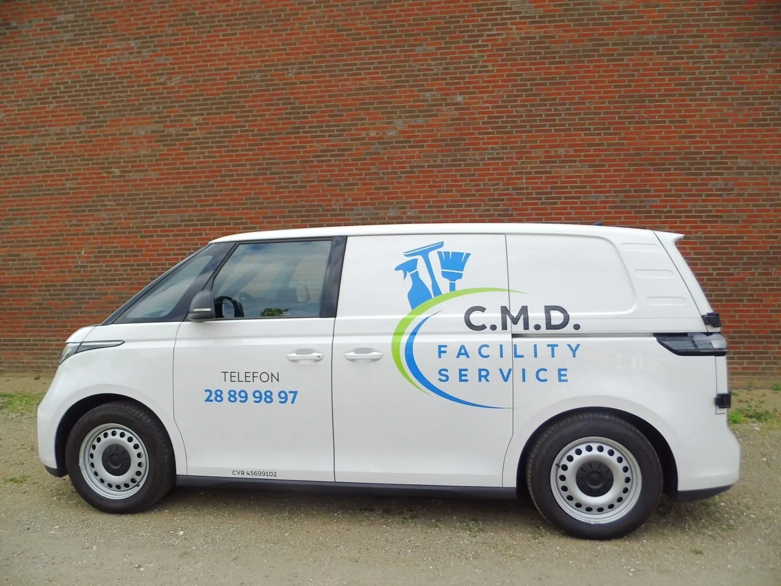 CMD Facility Services' varevogn med telefonnummeret 28 89 98 97